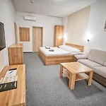 U Jeřába - Komplex C Pensión