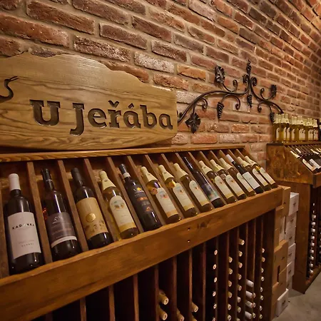 U Jeraba - Komplex C ゲストハウス ホルニー・ヴィエストニツェ