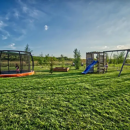 U Jeraba - Komplex C ゲストハウス